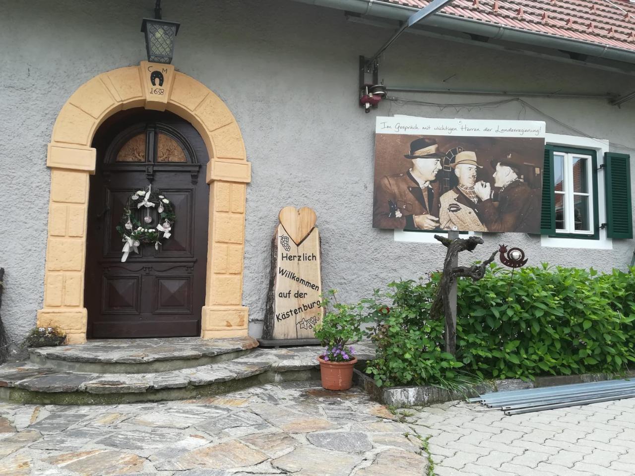 Kultur Weingut Kaestenburg Ratsch an der Weinstraße Buitenkant foto